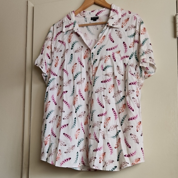 Torrid 2X White Feather Print Button-Up Shirt - Picture 1 of 3